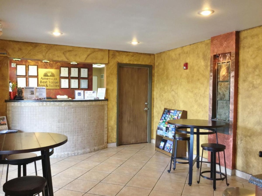 Americas Best Value Inn & Suites University Ave Image 11