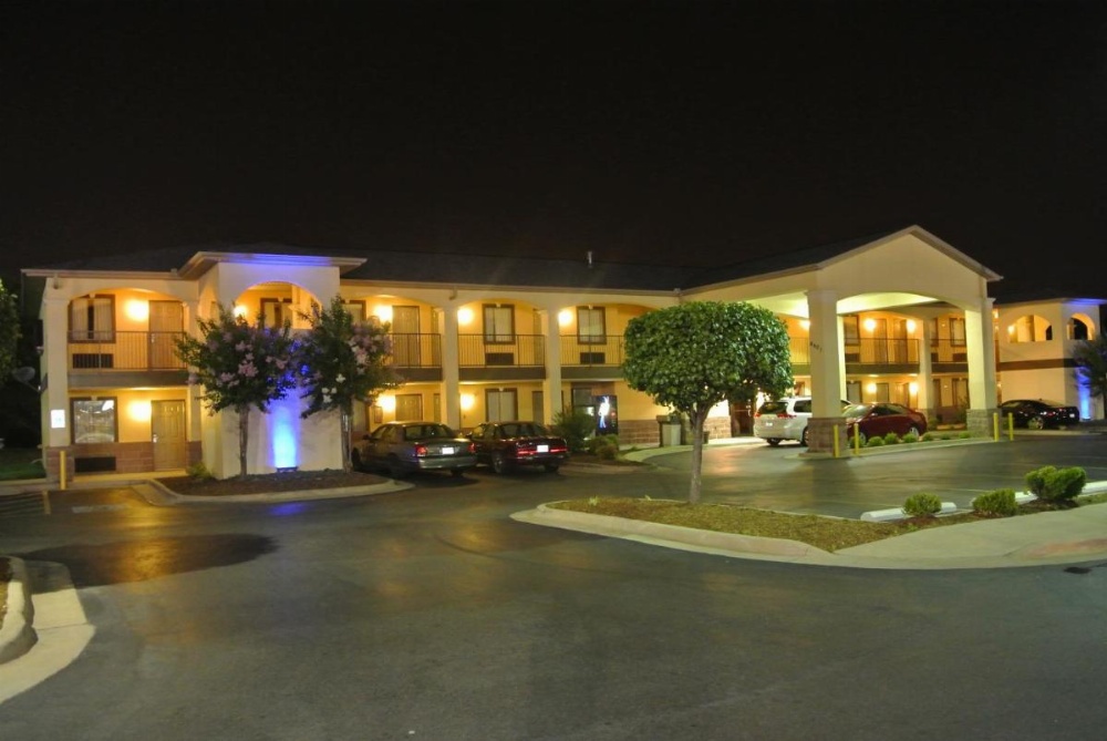 Americas Best Value Inn & Suites University Ave Image 14