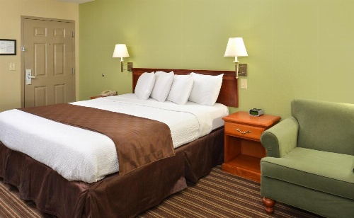 Americas Best Value Inn & Suites University Ave image 3