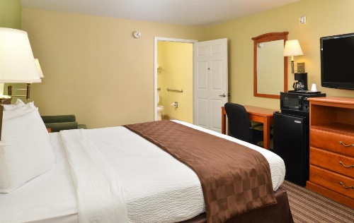 Americas Best Value Inn & Suites University Ave image 6