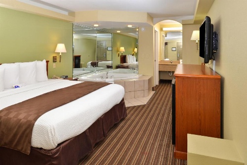 Americas Best Value Inn & Suites University Ave image 9